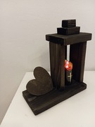 Lampion drewniany czarny z sercem 