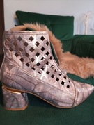 botki wiosenne skórzane ażurowe srebrne 
