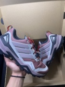 Buty Adidas terrex z materiałem goretex