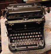 Zabytkowa maszyna do pisana Continental