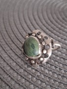 Duży srebrny pierścionek z nefrytem