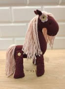 Cudny konik ręcznej roboty maskotka