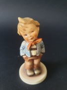 Goebel Hummel figurka chłopiec nr 553