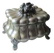 Cukiernica skrzynkowa srebrna, złocona wew. Polska