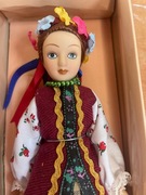 Lalka w stroju regionalnym z porcelany