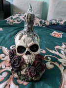 Figurka z czaszka  wysokość 21,5 cm 