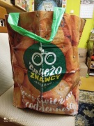 TORBA Z BIEDRONKI; DYSKRETNY UROK ZUBOŻAŁEJ BURŻUAZJI