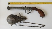 STARY PISTOLET Z PROCHOWNICĄ