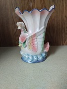 Wazon figuralny iryzowany porcelanowy.