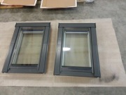 2 okna dachowe 55x78 Rooflite z nawiewnikiem i roletą