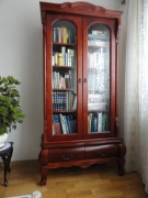 Drewniana biblioteczka 2 drzwiowa oszklona z szufladami kolor mahoń
