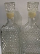 Dwie szklane karafki z korkiem do wina nalewek 60'