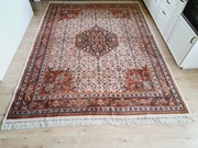 Elegancki perski dywan Heriz 250x350 – piękny wzór, duży rozmiar.