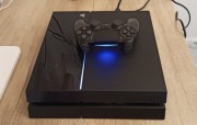 Konsola PS4 FAT plus PAD i przewód zasilający.