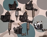 6 maszynek do tatuażu +pozostałe rzeczy widocznego na zdjęciu 