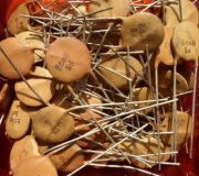 6,8nF 250V L-5 KFP kondensator ceramik CERAD zabytek PRL 