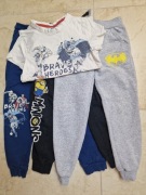 Spodnie dresowe i koszulka dla chłopca rozm 122, 4 sztuki 