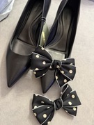 Ozdobne przypinki do butów kokardy w kropki