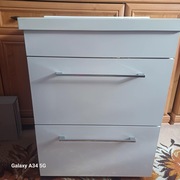 Szafka łazienkowa wraz z umywalką