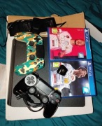 Konsola PS4 plus osprzęt 