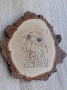 Stich. Dekoracja z drzewa, obrazek dla dzieci. Podkładka pod kubek.