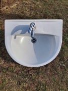 Umywalka Cersanit 55 x 45 z baterią Diamond