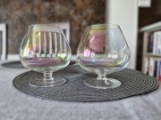 Dwa duże kieliszki do koniaku