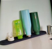 Silikonowa mata do deski do krojenia , butelek dla niemowląt 43x8cm  czarna