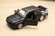 Model samochodu jak BMW M3 E30 czarny