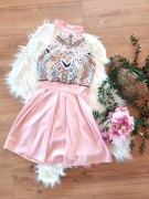 Elegancka pudrowa cekinowa włoska sukienka 32XXS pudrowy róż aztecka