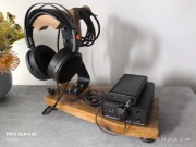 Stojak na słuchawki z miejscem na dac-a, dap-a, cd player, drewno orzech.