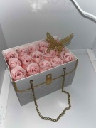 Flower box torebka z mydlanymi rózami