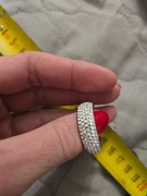 Piękna obraczka w kolorze złota z cyrkoniami . Nie uczula. Rozmiar 20