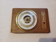 Stary barometr z termometrem