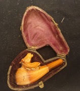 Rzeźbiona fajka z głową konia w etui