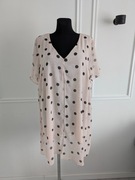 Luźna i zwiewna sukienka na lato z krótkim rękawem w grochy, plus size