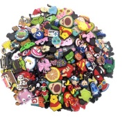 Zestaw 10 x losowych przypinek do Crocs 