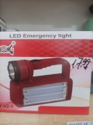 LATARKA Z UCHWYTEM WYMIARY13,3-10,7CM BATERIE 3RAZYAA