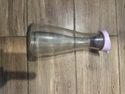 Szklany dzbanek z zamknięciem