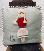 Ozdobna poducha " Lalka" handmade