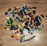 Klocki drewniane ok. 340 elementów 