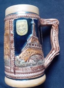 Ceramiczny kufel - pamiątka z Paryża. Majolika, około połowy XX w. 