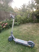 Hulajnoga elektryczna Motus Scooty 10 Plus 2022