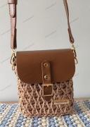 Mała beżowa torebka etui na telefon ręcznie wykonana na szydełku handmade 