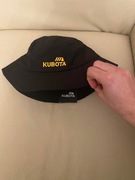 Kapelusz wędkarski Kubota czarny r. uniwersalny 