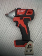 M18 BIW12-0 - KOMPAKTOWY KLUCZ UDAROWY 1/2", 240 NM, 18 V, BEZ WYPOSAŻENIA