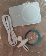 Mocna ładowarka samochodowa bezprzewodowa z uchwytem Magsafe.