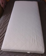 Materac piankowy marki FDM o wymiarach 160 x 80 cm. 