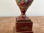 Elegancka porcelanowa amfora styl neorokokowy– złocona, ręcznie malowana