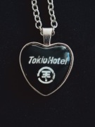 Naszyjnik, wisiorek serce z logo grupy Tokio Hotel czarny  6
